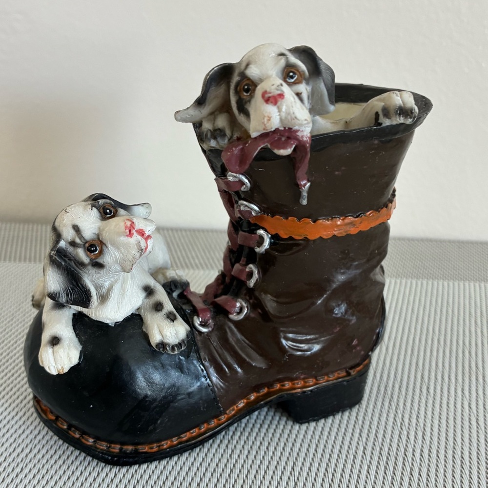 Vintage dogs in the boots Apparently Lipped & Mann